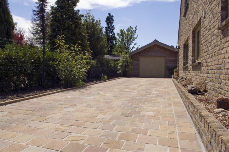 Pave Kandla multicolor 14x14x5-7 cm (copie)