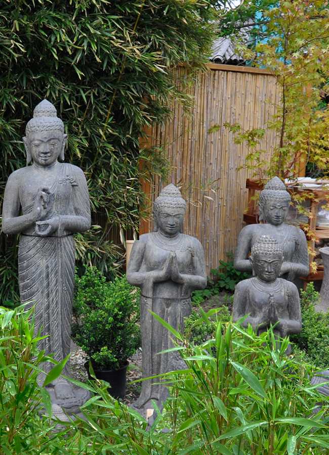 Buddha en pierre de lave