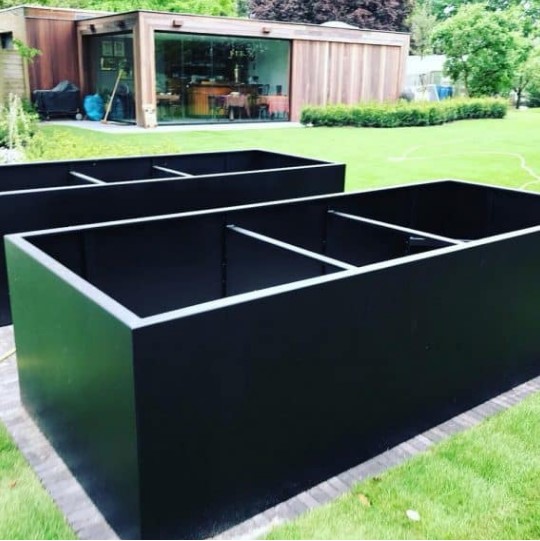 Jardinière rectangulaire Artus en acier alu 3 mm RAL 9005 (copie)