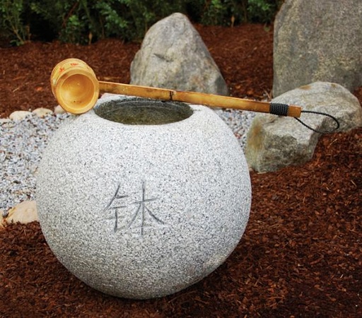 Bassin Teppatsugata en granit