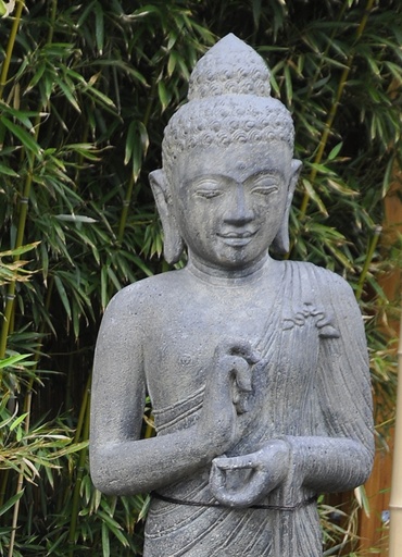 Buddha en pierre de lave